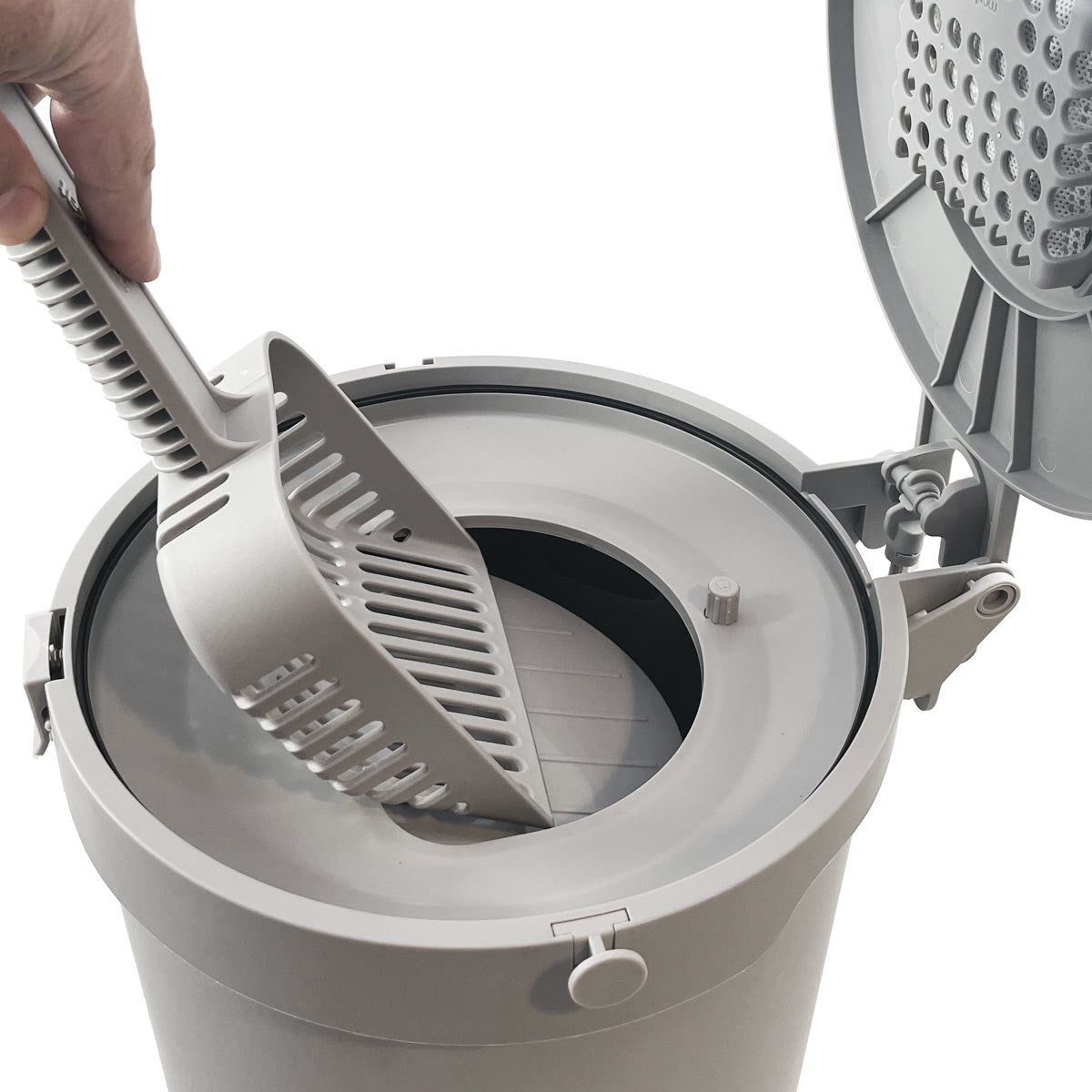 Pushing Litter Keeper door open with Modkat Scoop